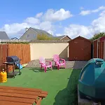 4 Bed Close To And Village 펜션 *